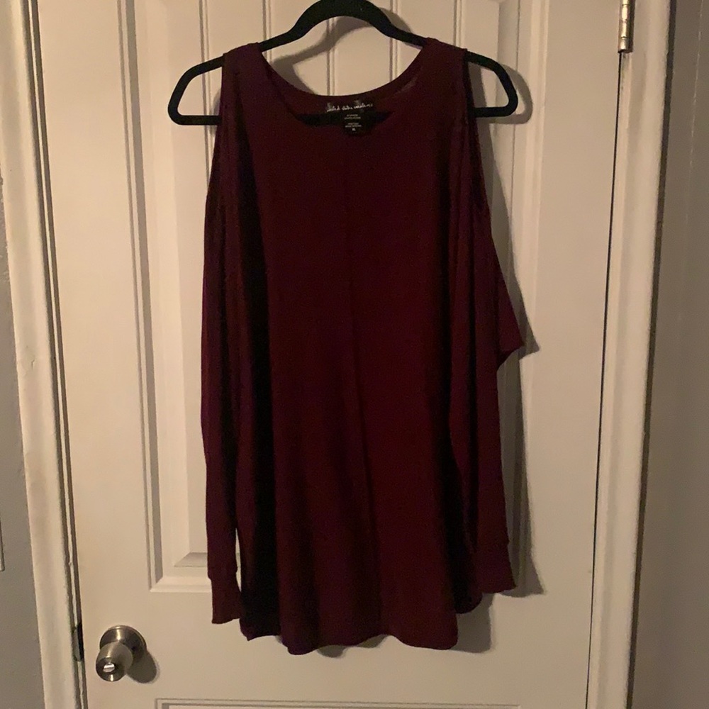 Shoulder cut out sweater